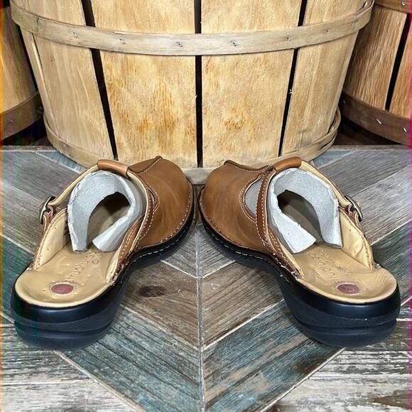 Clarks Unstructured Tan Leather Buckle Strap Comfort Clogs Mules Womens Size 7 - Picture 8 of 11